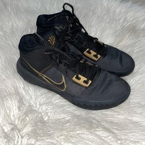 Nike Kyrie flytrap 4 basketball shoes black/ metallic gold men’s 9.5